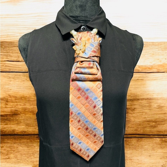 Van Heusen Jewelry - Van Heusen Elegant Multicolor Necktie with Gold Butterfly Brooch